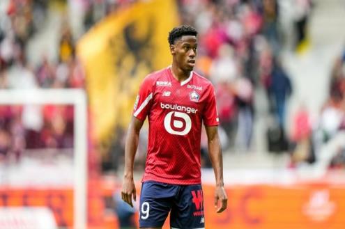 لاجازيتا ديلو سبورت: مهاجم ليل على رأس خطة ميلان لصفقات الشتاء